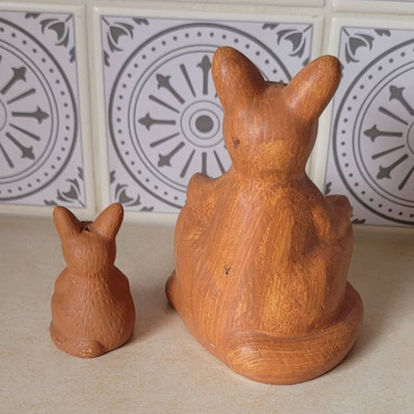 Vintage Kangaroo & Joey Hand Painted Salt and Pepper Shakers - Picture 3 of 7